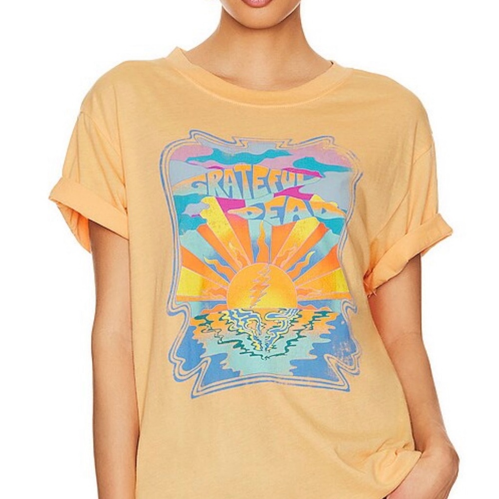 Lennox Tee in Light Citrus
CHASER : Grateful Dead Women's Orange Graphic Tee